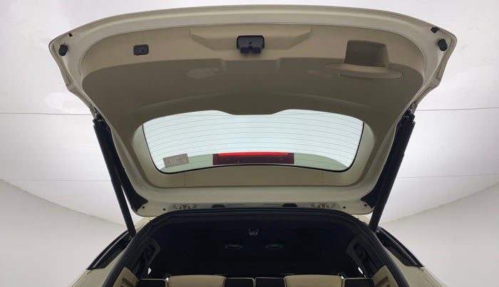2019 Ford Endeavour TITANIUM PLUS 3.2 4X4 AT SUNROOF, Diesel, Automatic, 83,091 km, Boot Door Open