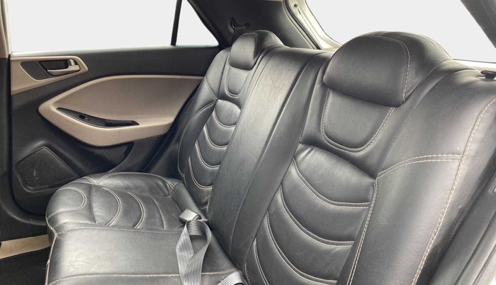 2018 Hyundai Elite i20 MAGNA EXECUTIVE 1.2, CNG, Manual, 61,399 km, Right Side Rear Door Cabin