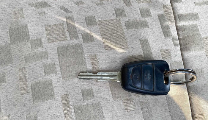 2014 Hyundai Eon 1.0 MAGNA +, Petrol, Manual, 58,113 km, Key Close Up
