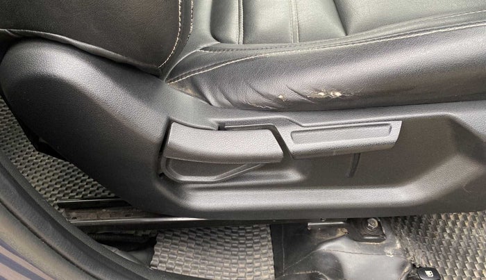 2019 Hyundai VENUE SX 1.0 TURBO, Petrol, Manual, 51,417 km, Driver Side Adjustment Panel