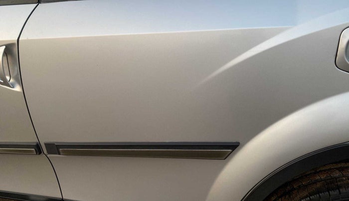 2014 Mahindra XUV500 W6, Diesel, Manual, 76,947 km, Rear left door - Paint has faded