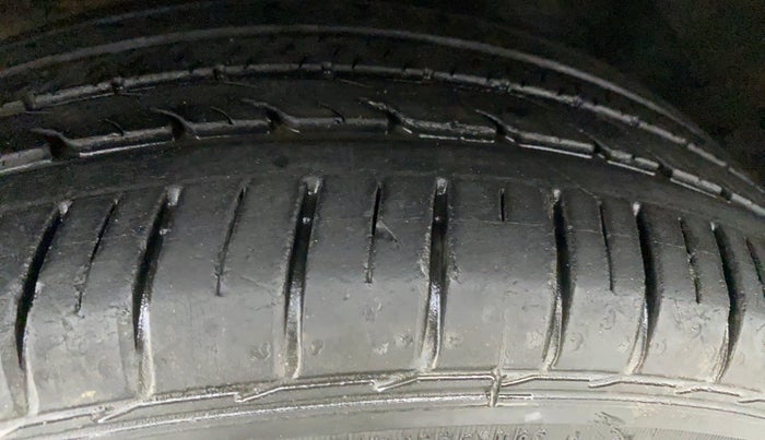 2016 Hyundai Elite i20 ASTA 1.2, Petrol, Manual, 32,296 km, Left Front Tyre Tread