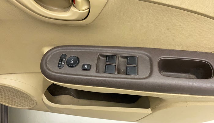 2013 Honda Brio S MT, Petrol, Manual, 74,001 km, Right front window switch / handle - Power window makes minor noise