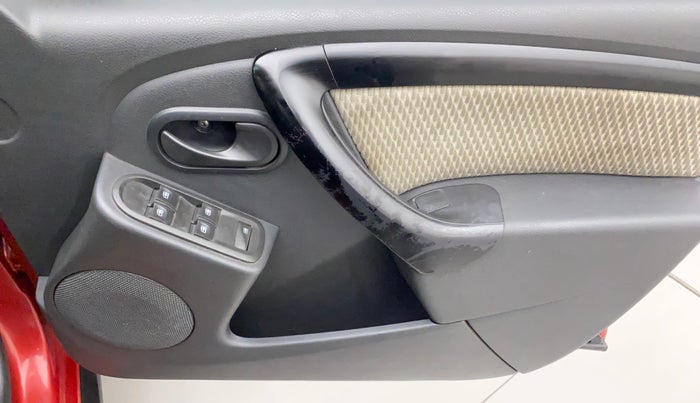 2015 Renault Duster 85 PS RXL DIESEL, Diesel, Manual, 1,08,772 km, Driver Side Door Panels Control