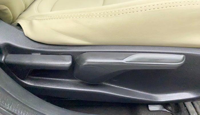 2019 Honda Civic 1.8L I-VTEC V CVT, Petrol, Automatic, 59,404 km, Driver Side Adjustment Panel