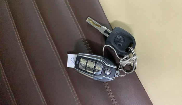 2018 Volkswagen Ameo TRENDLINE 1.0L, Petrol, Manual, 30,422 km, Key Close Up