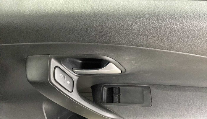2018 Volkswagen Ameo TRENDLINE 1.0L, Petrol, Manual, 30,422 km, Driver Side Door Panels Control