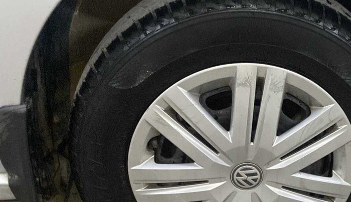 2019 Volkswagen Ameo TRENDLINE 1.0L, Petrol, Manual, 71,636 km, Right front tyre - Tyre dimensions are different from each other