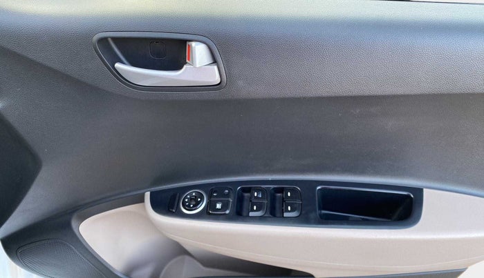 2017 Hyundai Grand i10 SPORTZ (O) 1.2 KAPPA VTVT, Petrol, Manual, 43,816 km, Driver Side Door Panels Control
