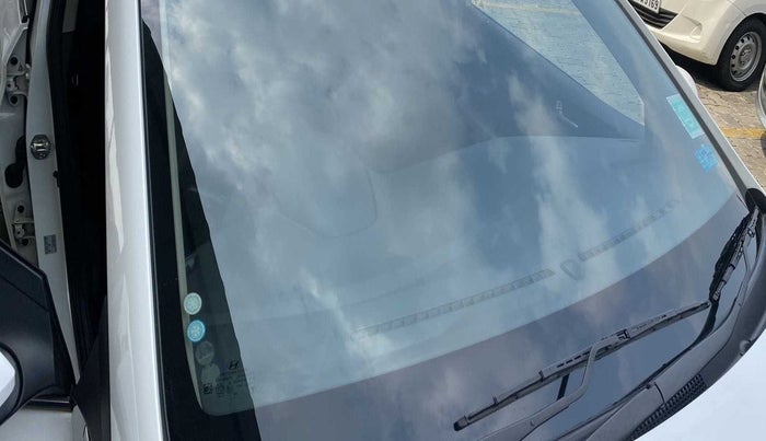 2017 Hyundai Verna 1.6 VTVT SX, Petrol, Manual, 13,186 km, Front windshield - Minor - Windshield delamination