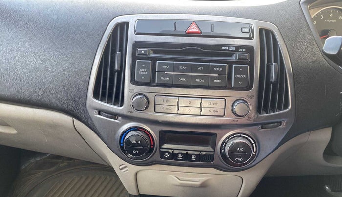 2013 Hyundai i20 MAGNA (O) 1.2, Petrol, Manual, 33,942 km, Infotainment system - AM/FM Radio - Not Working