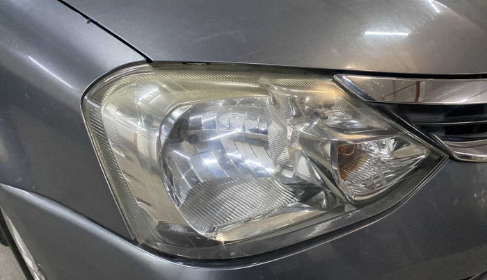 2017 Toyota Etios VX PLATINUM, Petrol, Manual, 97,301 km, Right headlight - Faded