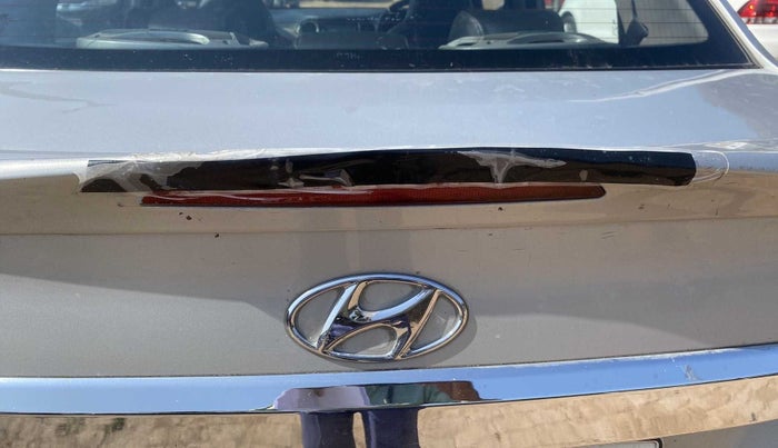 2016 Hyundai Xcent S 1.2 SPECIAL EDITION, Petrol, Manual, 55,314 km, Dicky (Boot door) - Spoiler has minor damage