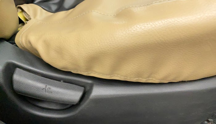 2017 Hyundai Grand i10 MAGNA 1.2 KAPPA VTVT, Petrol, Manual, 53,468 km, Driver Side Adjustment Panel