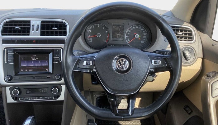 2017 Volkswagen Vento HIGHLINE PLUS 1.2 AT 16 ALLOY, Petrol, Automatic, 44,201 km, Steering Wheel Close Up