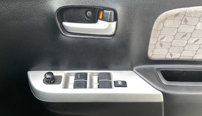 2016 Maruti Wagon R 1.0 VXI (O) AMT, Petrol, Automatic, 62,263 km, Driver Side Door Panels Control