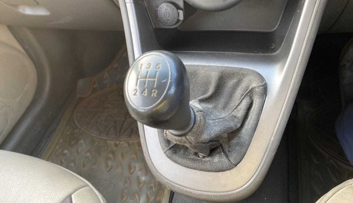 2011 Hyundai i10 ERA 1.1, Petrol, Manual, 52,881 km, Gear lever - Boot cover slightly torn