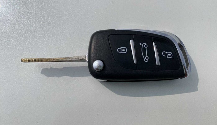 2016 Hyundai i10 MAGNA 1.1, Petrol, Manual, 58,756 km, Key Close Up