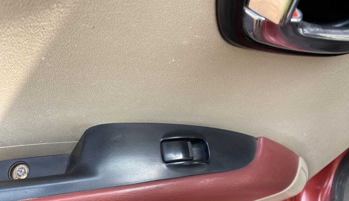 2013 Hyundai i10 MAGNA 1.2, Petrol, Manual, 55,620 km, Left rear window switch / handle - Switch/handle not functional