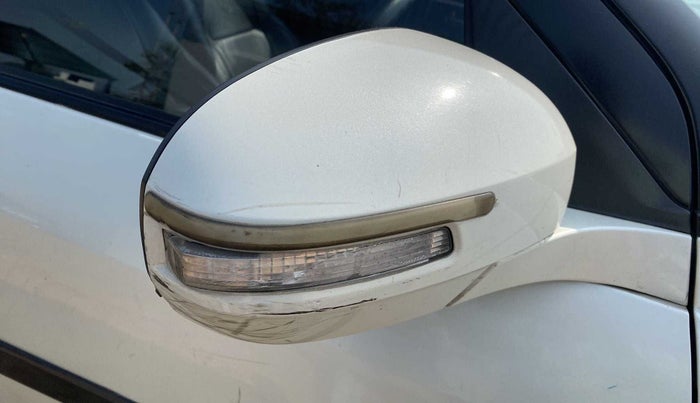 2014 Maruti Swift VXI, Petrol, Manual, 46,549 km, Right rear-view mirror - Cover has minor damage