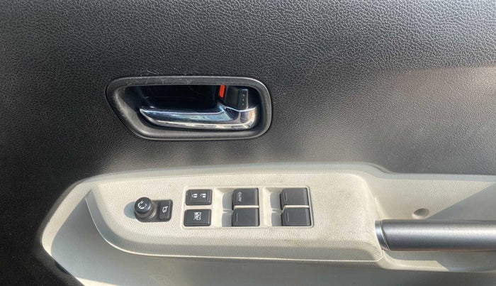 2022 Maruti IGNIS ALPHA 1.2, Petrol, Manual, 47,523 km, Driver Side Door Panels Control
