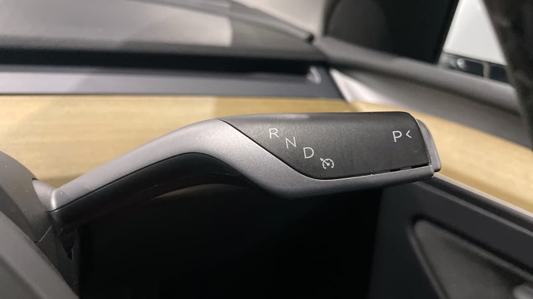 2023 Tesla Model Y Rear-wheel Drive, Automatic, 21676 km, Gear Lever 