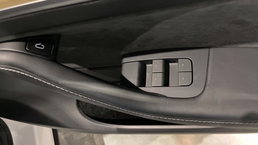 2023 Tesla Model Y Rear-wheel Drive, Automatic, 21676 km, Drivers Side Door Panel Controls