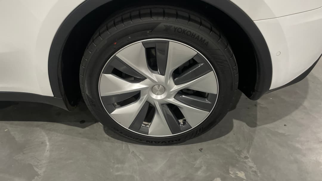 2023 Tesla Model Y Rear-wheel Drive, Automatic, 21676 km, Left Rear Wheel