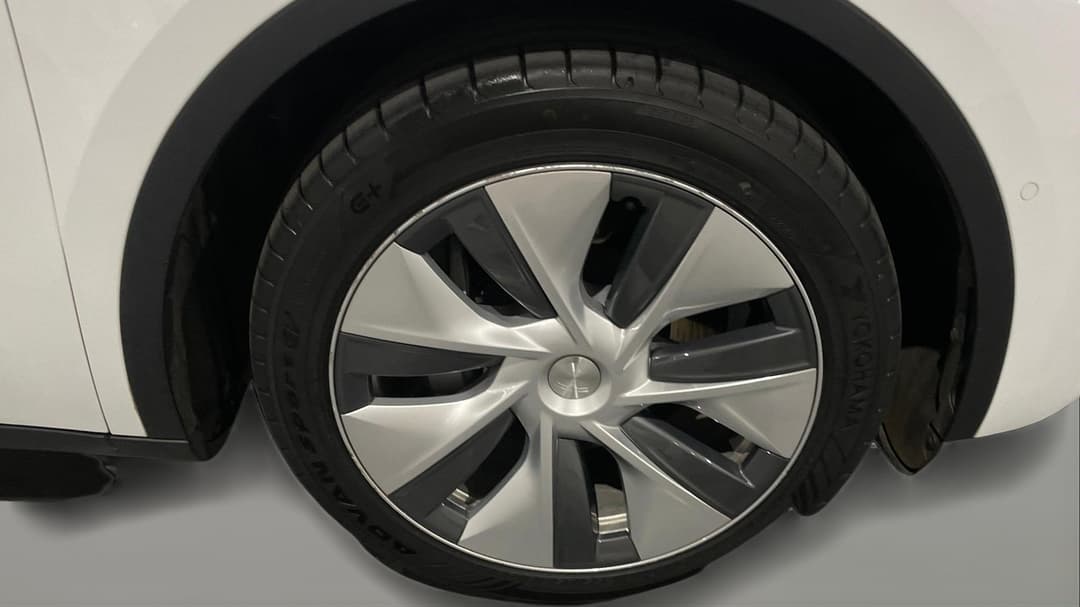 2023 Tesla Model Y Rear-wheel Drive, Automatic, 21676 km, Right Front Wheel