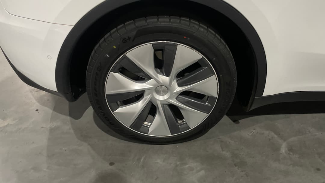 2023 Tesla Model Y Rear-wheel Drive, Automatic, 21676 km, Right Rear Wheel
