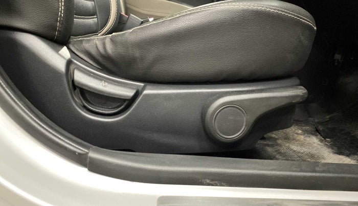 2015 Hyundai Xcent S 1.2, Petrol, Manual, 94,056 km, Driver Side Adjustment Panel