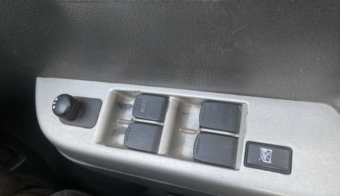 2012 Maruti Wagon R 1.0 VXI, Petrol, Manual, 35,341 km, Right front window switch / handle - Child Lock not working for windows
