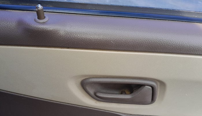 2010 Maruti Zen Estilo LXI, Petrol, Manual, 78,844 km, Right rear window switch / handle - Minor damage