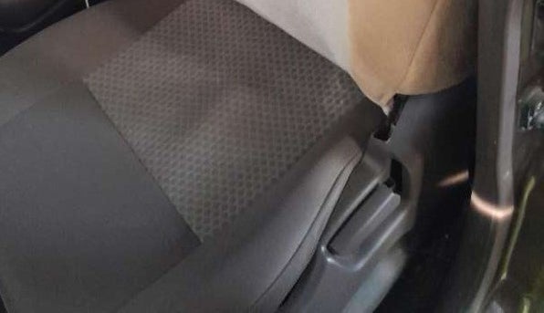 2010 Maruti Zen Estilo LXI, Petrol, Manual, 78,844 km, Front left seat (passenger seat) - Cover slightly torn