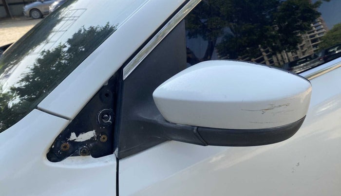 2013 Volkswagen Polo COMFORTLINE 1.2L PETROL, Petrol, Manual, 51,876 km, Left rear-view mirror - ORVM switch has minor damage