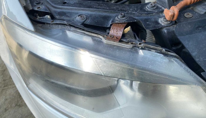 2013 Volkswagen Polo COMFORTLINE 1.2L PETROL, Petrol, Manual, 51,876 km, Right headlight - Clamp has minor damage