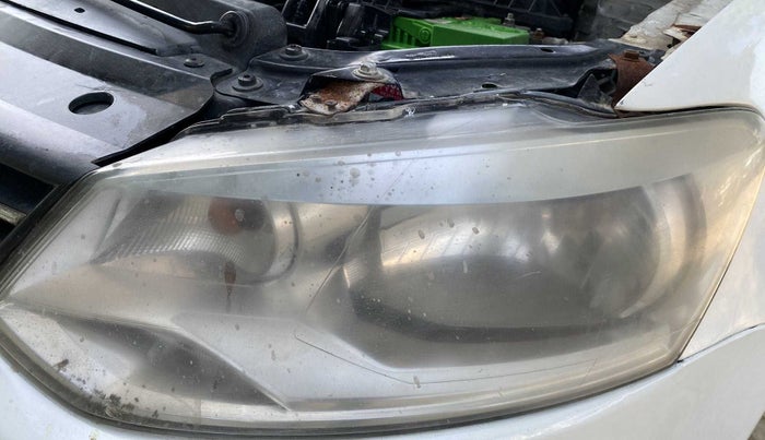2013 Volkswagen Polo COMFORTLINE 1.2L PETROL, Petrol, Manual, 51,876 km, Left headlight - Clamp has minor damage