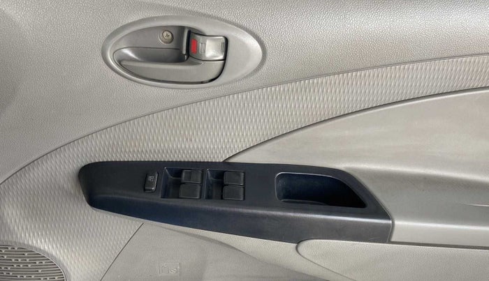 2011 Toyota Etios Liva G, Petrol, Manual, 99,024 km, Driver Side Door Panels Control