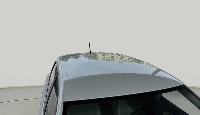 2016 Volkswagen Polo HIGHLINE1.2L, Petrol, Manual, 1,17,907 km, Roof - Antenna has minor damage