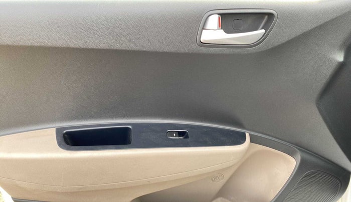 2017 Hyundai Grand i10 SPORTZ 1.2 KAPPA VTVT, Petrol, Manual, 25,365 km, Left front window switch / handle - Switch/handle not functional