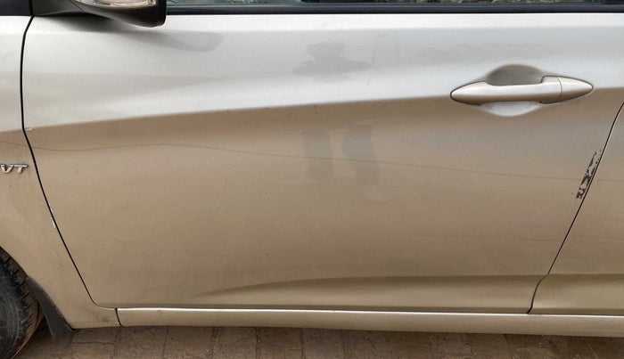 2011 Hyundai Verna FLUIDIC 1.4 VTVT, Petrol, Manual, 21,308 km, Front passenger door - Minor scratches
