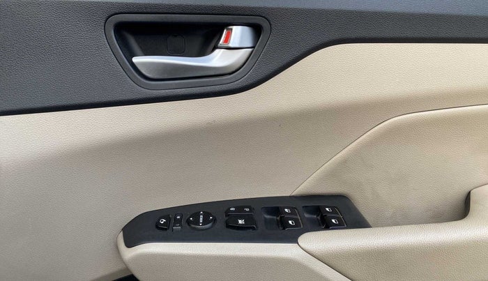 2018 Hyundai Verna 1.6 VTVT SX (O) AT, Petrol, Automatic, 35,705 km, Driver Side Door Panels Control
