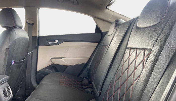 2019 Hyundai Verna 1.6 VTVT SX, Petrol, Manual, 27,787 km, Right Side Rear Door Cabin
