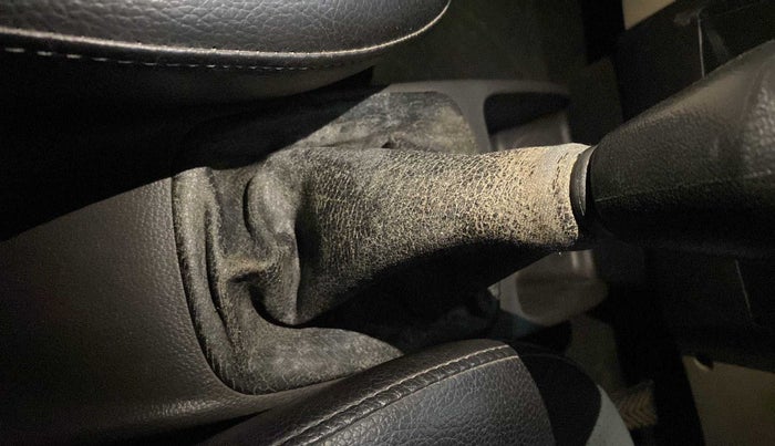 2014 Hyundai Eon D-LITE+, Petrol, Manual, 51,125 km, Gear lever - Boot cover slightly torn
