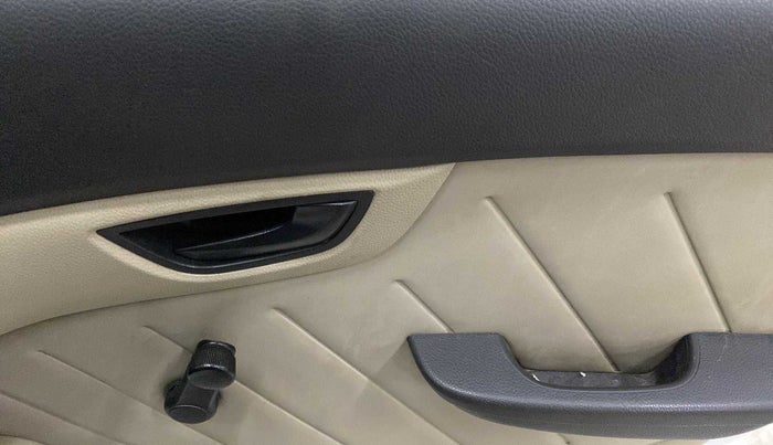 2014 Hyundai Eon D-LITE+, Petrol, Manual, 51,125 km, Driver Side Door Panels Control