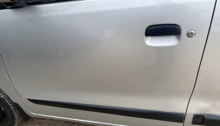 2015 Maruti Wagon R 1.0 VXI, Petrol, Manual, 67,282 km, Front passenger door - Minor scratches