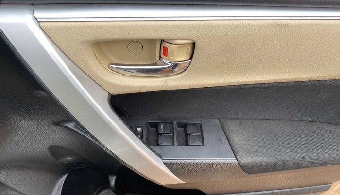 2017 Toyota Corolla Altis G PETROL, Petrol, Manual, 23,355 km, Driver Side Door Panels Control