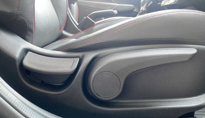 2021 Hyundai Verna SX (O) 1.0 TURBO DCT, Petrol, Automatic, 37,975 km, Driver Side Adjustment Panel