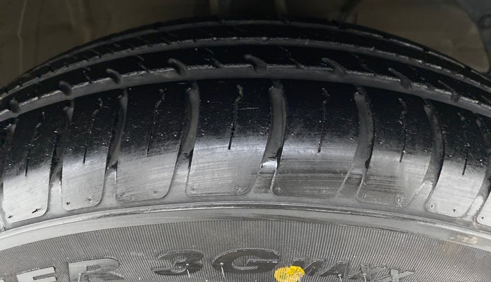 2019 Maruti Swift VXI D, Petrol, Manual, 37,731 km, Left Front Tyre Tread