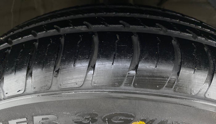 2019 Maruti Swift VXI D, Petrol, Manual, 37,731 km, Right Front Tyre Tread